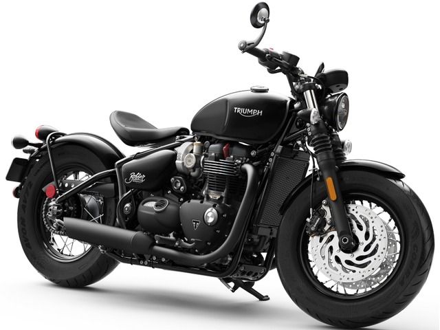 Triumph Bonneville Bobber Black (2018–2020) press studio photograph, front three-quarter view on a white background