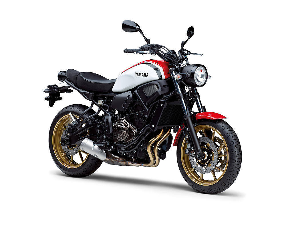 Yamaha XSR700 2020 first generation, authentic Yamaha press studio photo, white background, front three-quarter view